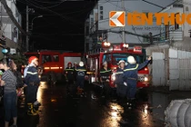 Cháy ngùn ngụt tại công ty sản xuất bông gòn TP HCM