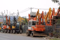 Tận mục “rừng” xe hết đát ven xa lộ Hà Nội