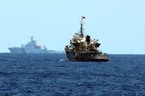 Tàu TQ mở rộng phạm vi bảo vệ tại giàn khoan trái phép