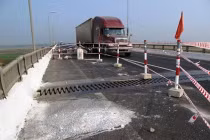 Hàng trăm cầu ở miền Trung đợi... sập