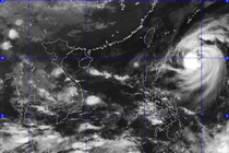 Sau bão, thời tiết nguy hiểm và lốc xoáy trên biển