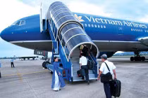 Vietnam Airlines cửa quyền, cứ thích... là định giá trần trên trời