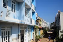 Những dãy nhà lầu nửa tỷ giống nhau như đúc ở ngoại ô SG