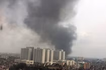 Nhà máy giấy vệ sinh Diana đang cháy lớn giữa Hà Nội