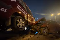 Hiện trường vụ tai nạn kinh hoàng ngay giữa đường phố Hà Nội