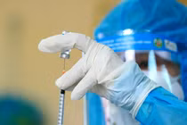 Tiếp tục yêu cầu Bộ Y tế kiểm điểm việc chậm mua vắc xin phòng COVID- 19 cho trẻ em