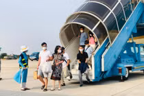 Tân Sơn Nhất tạm dừng khai thác 1 đường cất hạ cánh đến 30/4