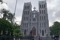 Nhà Thờ Lớn Hà Nội “thay áo” trước thềm năm mới làm mất vẻ cổ kính