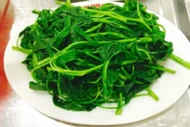 3 mẹo hay giúp rau luộc luôn xanh mướt, giòn ngon