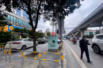 Barie ngăn xe máy không “đòi” được vỉa hè cho người đi bộ