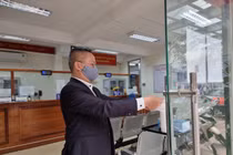 Công sở Hà Nội vắng vẻ trong sáng làm việc đầu tiên của năm mới