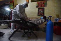 Hà Nội triển khai mô hình ATM oxy hỗ trợ F0 điều trị tại nhà