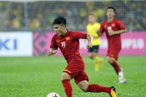 7 tuyển thủ Việt Nam từng xuất ngoại chơi bóng ra sao?