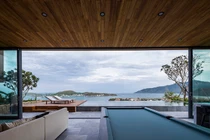 Biệt thự hiện đại có bể bơi tràn bờ độc đáo ở Nha Trang