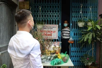 Hà Nội: F0 cách ly tại nhà vẫn được “thả” cá chép