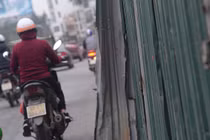 Hãi hùng nhìn “lưỡi rao” chìa ra từ công trường mở rộng đường Âu Cơ