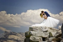 Bộ ảnh cưới cực độc trên đỉnh núi cao 1.400m