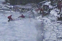 Video giải cứu cậu bé mắc kẹt trên sông băng New York