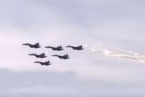 Xem màn nhào lộn ngoạn mục của máy bay Nga