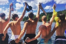 Chết cười với ảnh đàn ông "nhại" phái đẹp trên Instagram