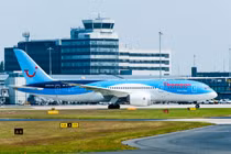 Máy bay hạ cánh khẩn cấp vì động cơ ngừng hoạt động