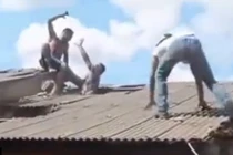 Màn truy bắt trộm hài hước trên mái nhà