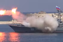 Tên lửa gặp sự cố rơi ngay chiến hạm Nga