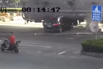 Xe bồn nghiền nát xe hơi, 2 người sống sót kỳ diệu