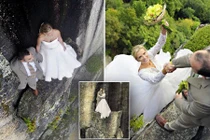 Cặp đôi chụp ảnh cưới mạo hiểm trên vách núi dựng đứng