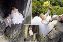 Cặp đôi chụp ảnh cưới mạo hiểm trên vách núi dựng đứng