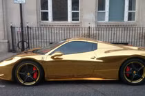 Siêu xe Ferrari 458 Spider dát vàng gần 7 tỷ đồng