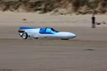 Xem siêu mô tô chạy với tốc độ khủng khiếp 605 km/h