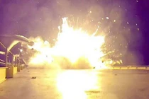 Tên lửa đẩy SpaceX nổ tung khi đáp xuống đất