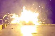 Tên lửa đẩy SpaceX nổ tung khi đáp xuống đất