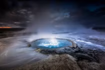 Ngắm vẻ đẹp của mạch phun nước nóng ở Iceland