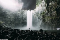 Bộ ảnh con người đơn độc giữa thiên nhiên gây sốt mạng