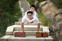 Cặp đôi không chân leo núi cao hơn 1.000 m