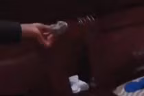 “Bão mạng” chồng đòi ly hôn vì chân vợ quá nặng mùi