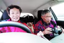 Vợ chồng già TQ lái xe đi khắp nước Mỹ suốt 19 ngày