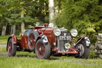 Chiêm ngưỡng xe đua cổ kỳ dị giá 50 tỷ đồng