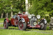 Chiêm ngưỡng xe đua cổ kỳ dị giá 50 tỷ đồng