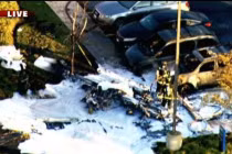 Mỹ: Máy bay lao vào bãi đỗ ô tô, một người chết