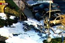 Mỹ: Máy bay lao vào bãi đỗ ô tô, một người chết