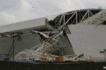 SVĐ khai mạc World Cup 2014 đổ sập, 2 người chết