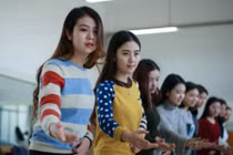 Vẻ đẹp hút hồn của các nữ tình nguyện viên TQ