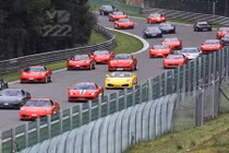 Hàng trăm siêu xe Ferrari náo loạn trường đua F1