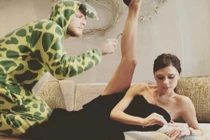 Trai đẹp gây sốt khi trở thành "bạn thân" của sao nổi tiếng