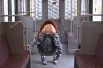 Những khuôn mặt ở sau lưng rùng rợn khiến nhiều người suy ngẫm