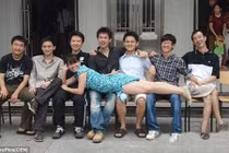 Giới trẻ Trung Quốc phát sốt với trào lưu đo chân dài