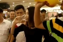 Phù dâu TQ bị ép uống rượu tới chết gây sốc mạng